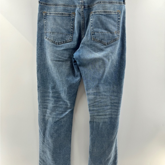 Aeropostale Men’s Athletic Straight Jeans – Medium Wash, Size 31x32 - Picture 3 of 8